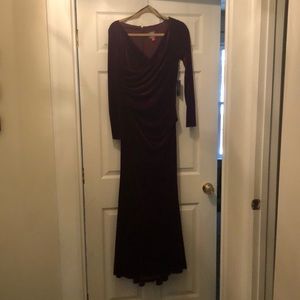 Beautiful burgundy velvet Vince Camuto dress size 6P